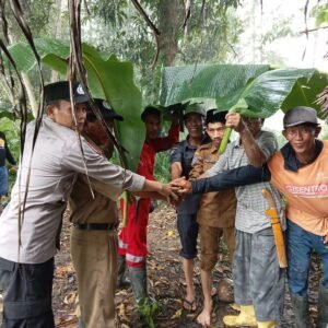 Masalah Sengketa Tanah di Lutra, Seorang Bhabinkatikmas Terjun Bantu Jalannya Mediasi Kedua Belah Pihak