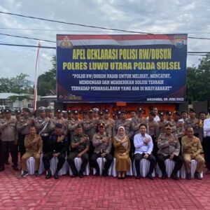 Jelang Pemilu 2024, Kapolres Lutra Gelar Apel Deklarasi Polisi RW dan Tugaskan 218 Personilnya