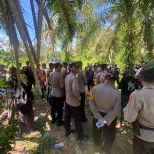 Para Personil Polres Luwu Utara Lakukan Pengamanan Eksekusi Lahan Irigasi