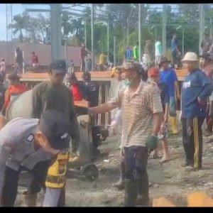 Melalui Gotong Royong Pembangunan Masjid, Personil Polsek Sukamaju Konsolidasi Bersama Warga