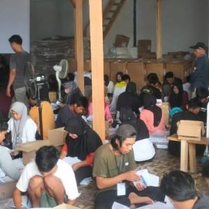 Pantau Penyortiran Surat Suara, Bawaslu Luwu Utara Aktif Kunjungi Gudang Logistik KPU