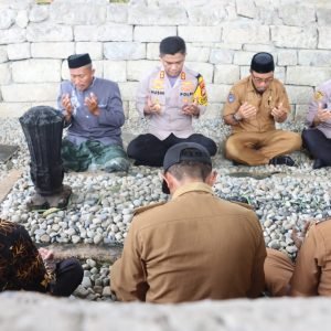 Kapolres AKBP Husni Ziarah ke Makam Datuk Pattimang