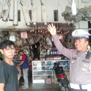 Sosialisasikan Larangan Knalpot Brong, Satlantas Polres Luwu Utara Kunjungi Toko dan Bengkel Motor Rappang