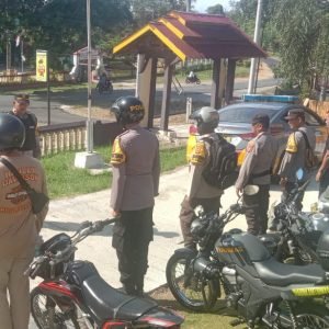 Pastikan Kesiapan Patroli, Polsek Sabbang Gelar Apel Pengecekan Personil