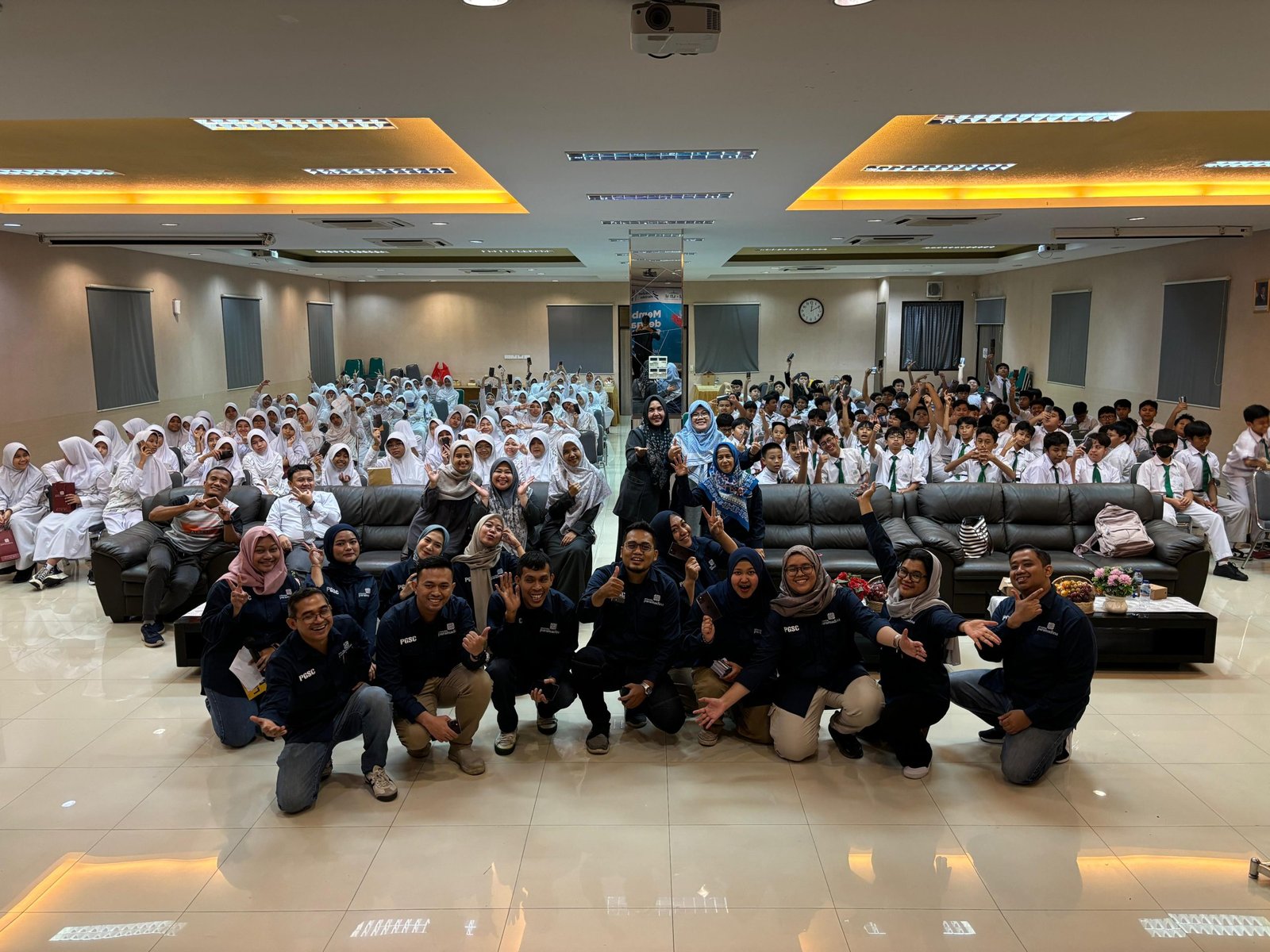 Mahasiswa Universitas Paramadina Gelar Seminar Literasi Digital di SMP Al Azhar BSD