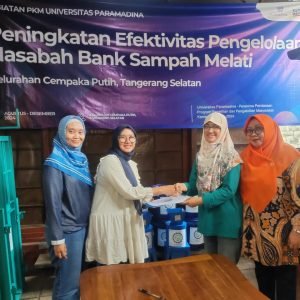 Universitas Paramadina Donasi Alat dan Bahan untuk Mendukung Pengelolaan Limbah kepada Bank Sampah Melati