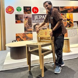 Kolaborasi Akademisi dan Industri: Karya Dosen Universitas Paramadina dipamerkan di Indonesia International Furniture Expo 2025