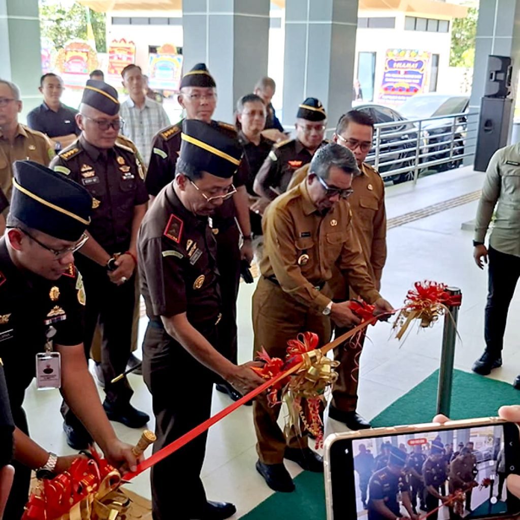 Kajati Resmikan Kantor Kejari Kutim