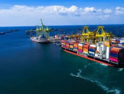 Bagaimana Kebijakan Transportasi Logistik Mempengaruhi Stabilitas Politik di Wilayah Kepulauan Indonesia